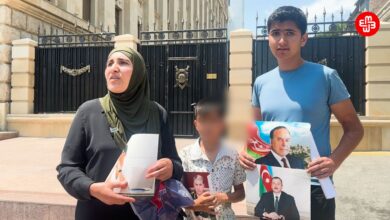 Daxili İşlər Nazirliyi önündə etiraz: “Yoldaşımı narkotiklə şərləyiblər”